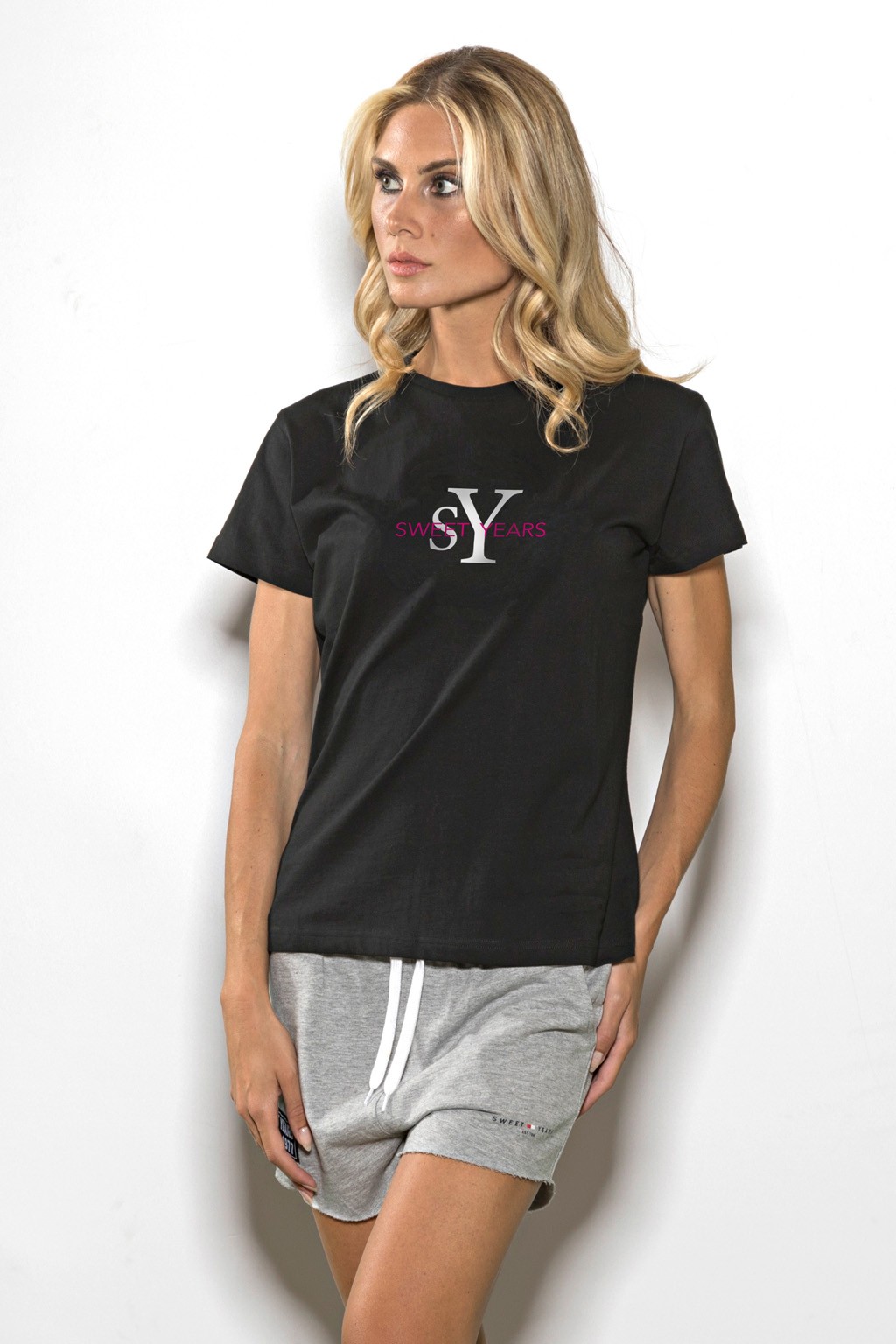 T-shirt girocollo donna in cotone tinta unita con stampa Sweet Years
