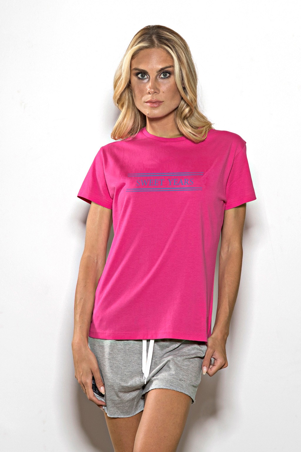 Tshirt donna in cotone tinta unita scritta stampata Sweet Years Taglia