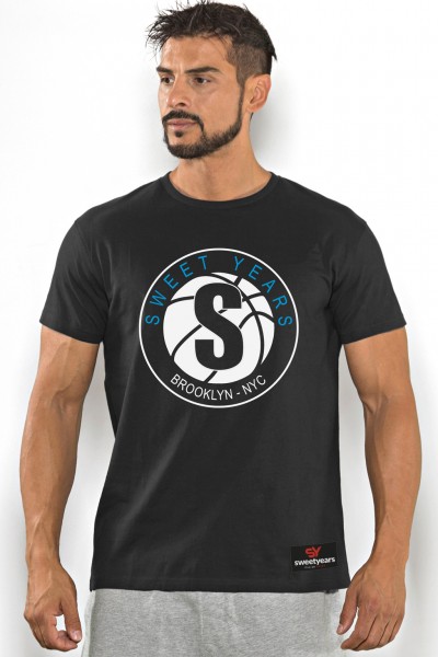 Acquista subito questa t-shirt Sweet Years da uomo in cotone girocollo tinta unita con stampa scritta sul petto.